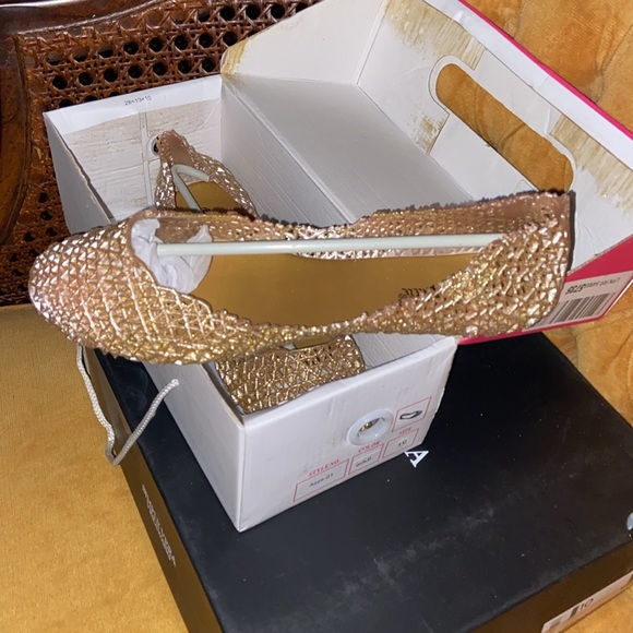 Nature Breeze Asya gold glitter size 9 NIB - Picture 3 of 11